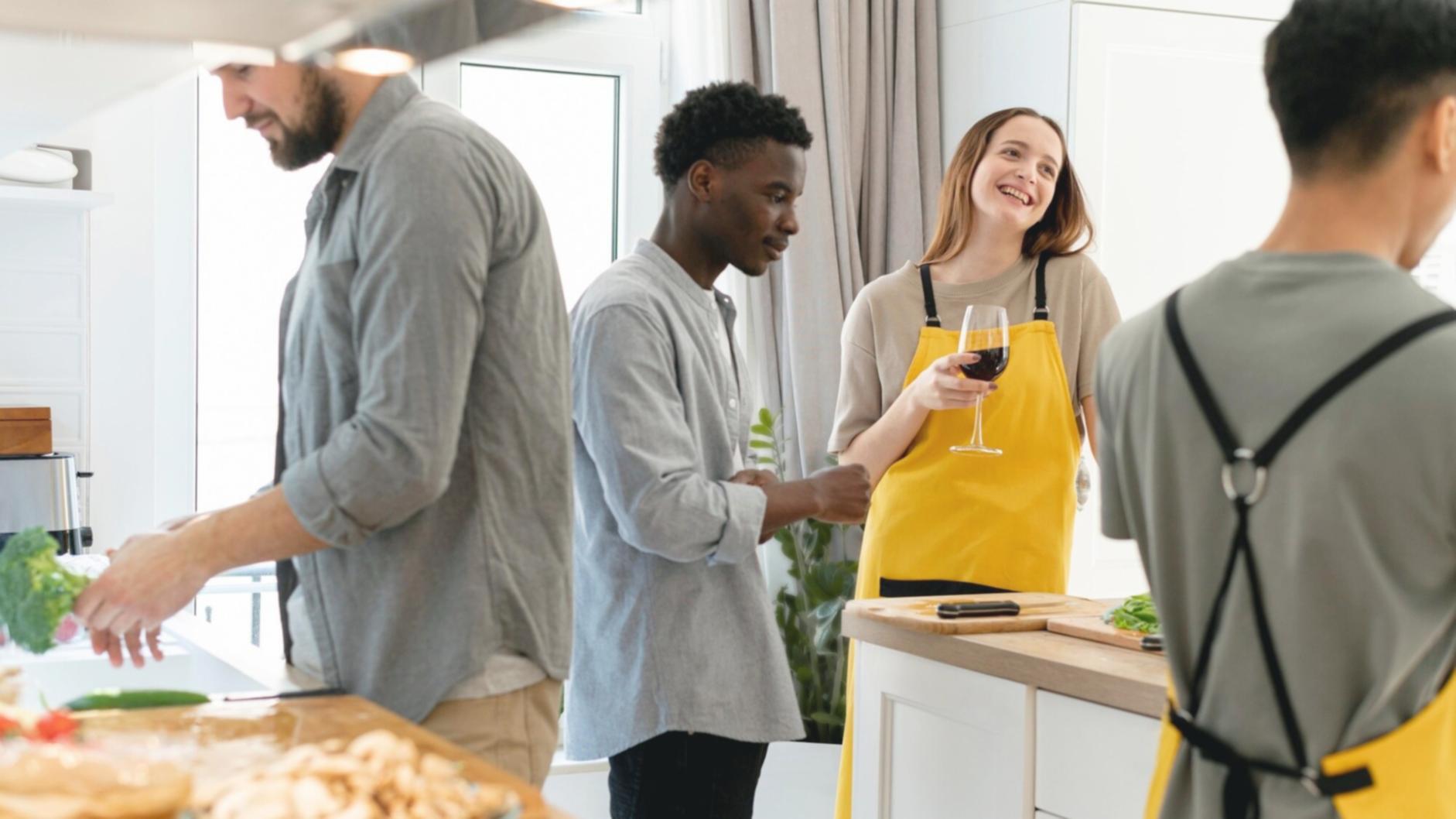 Séance de formation sur la terminologie financière avec documents professionnels